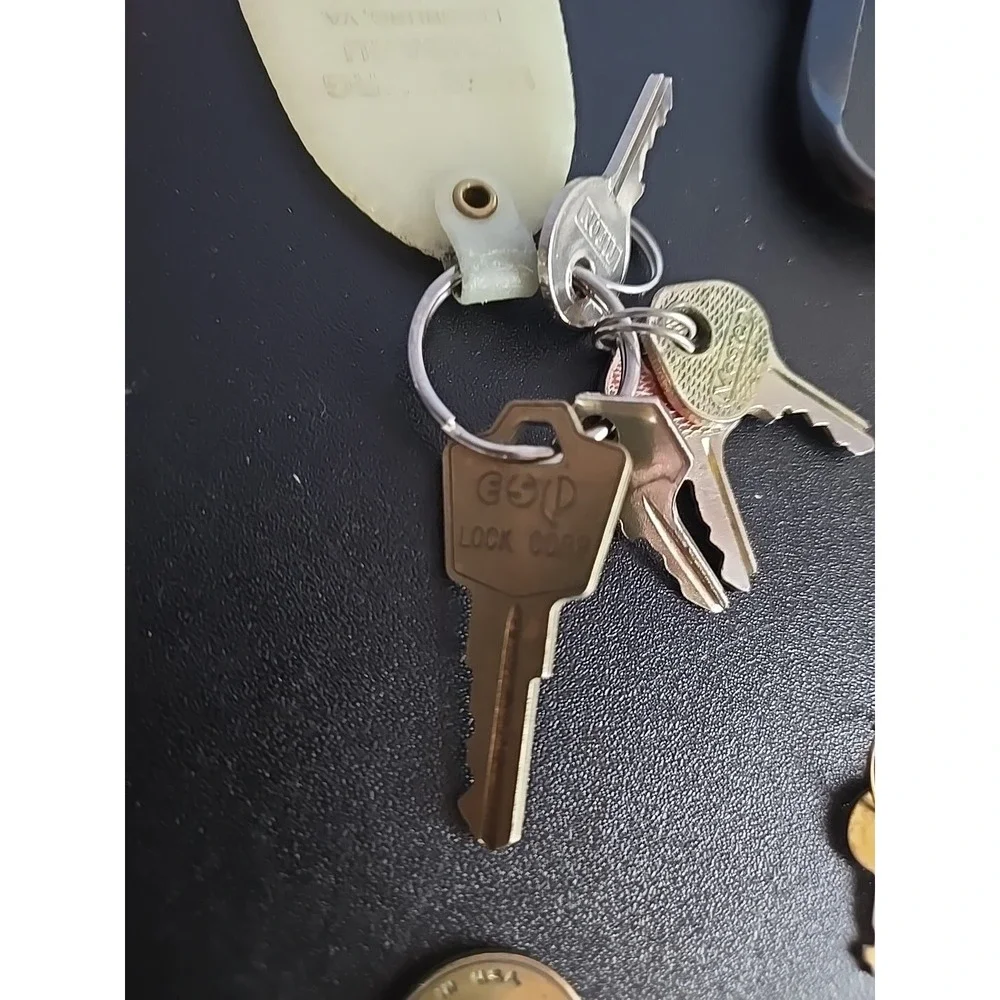 N/A vintage keys